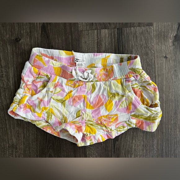 Girls Billabong Shirts (2) & Shorts. Size Small. - Picture 3 of 4